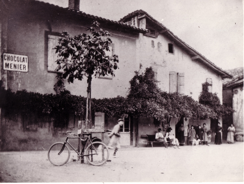 PLACE DE LA HALLE.JPG